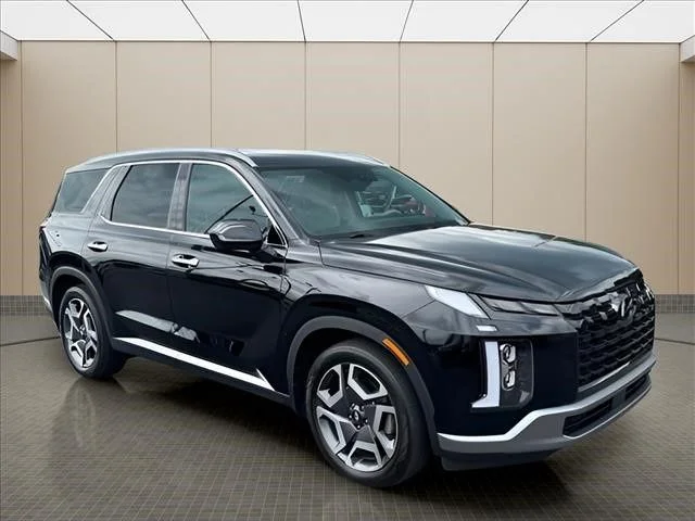 Used 2023 Black Hyundai Limited image 2