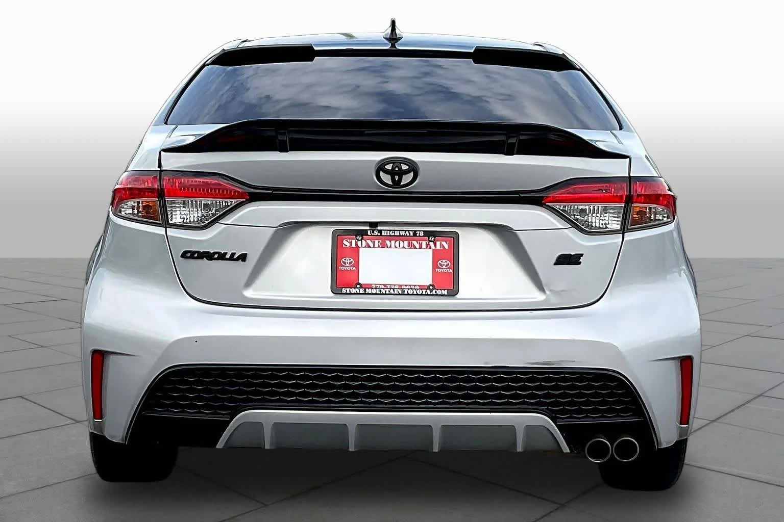 Used 2020 Classic Silver Metallic Toyota SE image 5