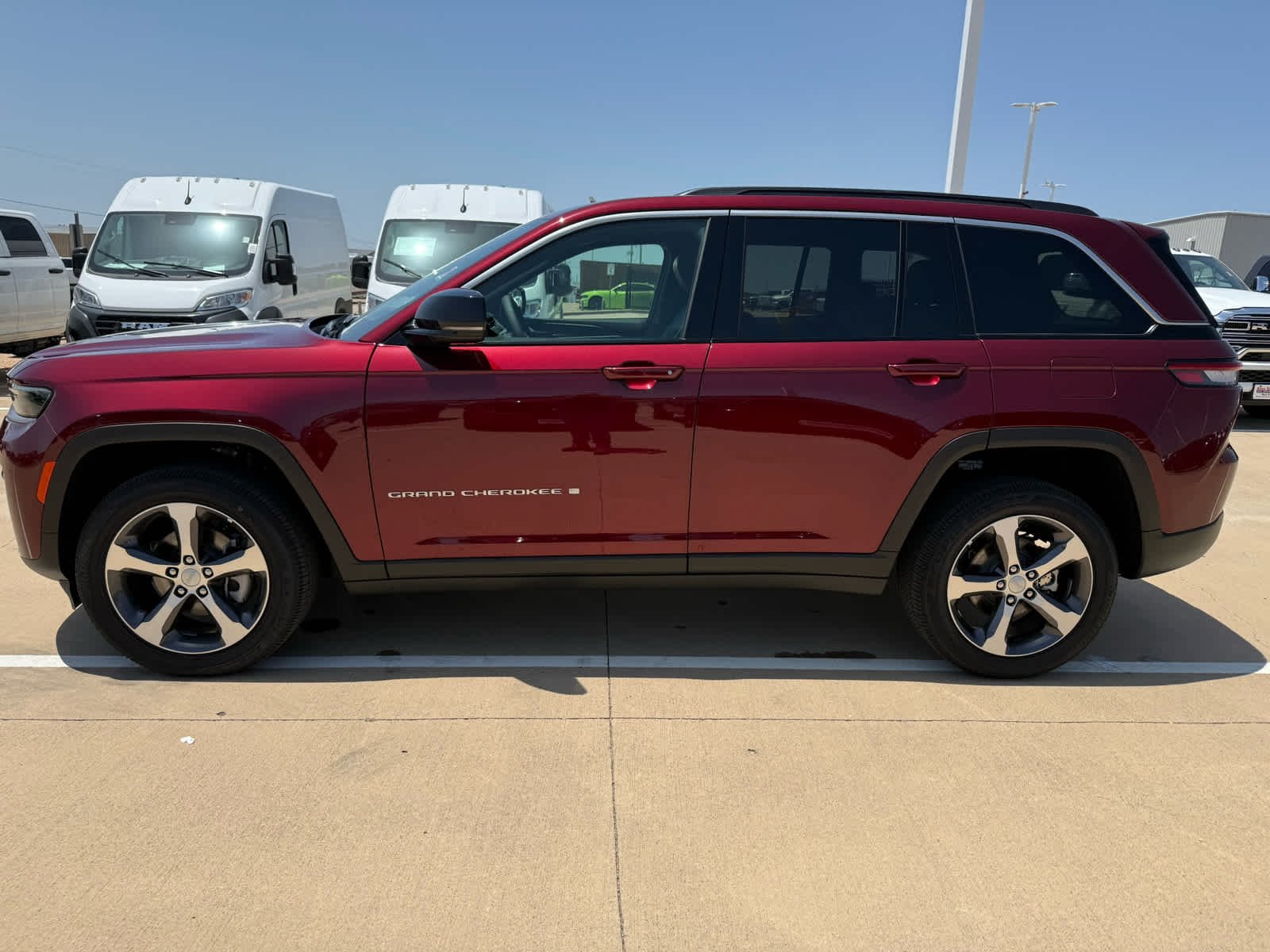 New 2026 Velvet Red Pearl-Coat Exterior Paint Jeep Limited image 9