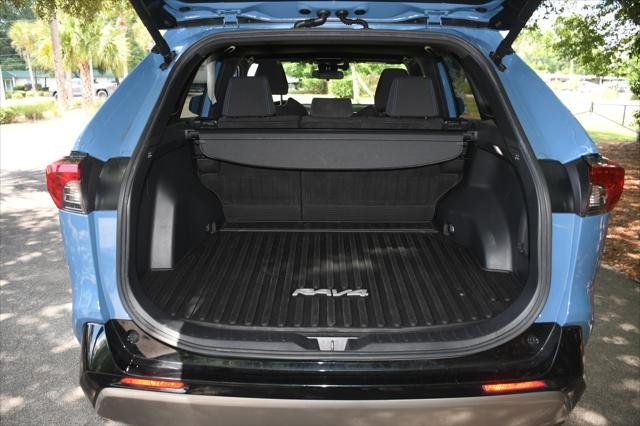 2024 Toyota RAV4 SE - Photo 22