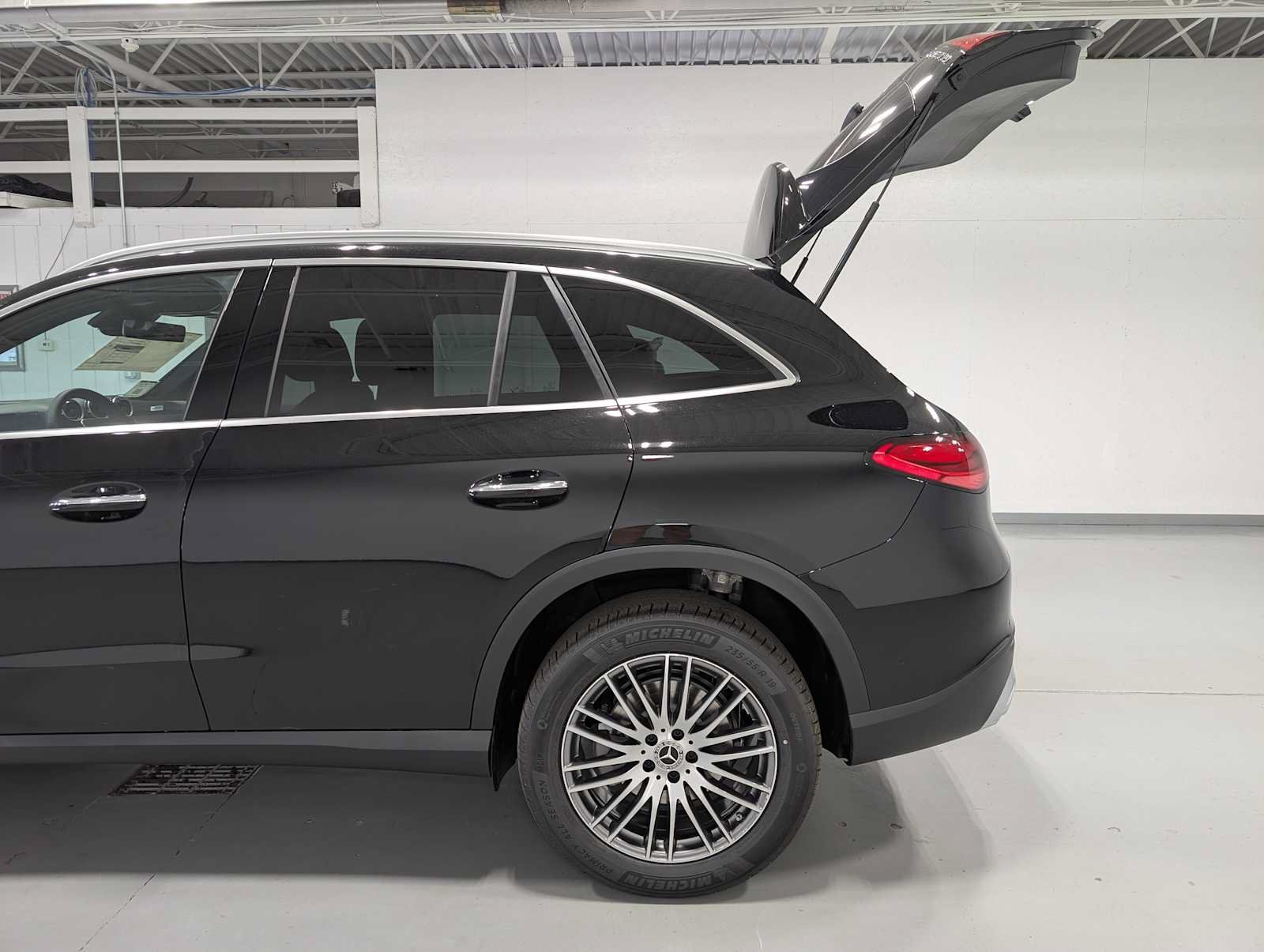 New 2026 Black Mercedes-Benz GLC 300 image 9