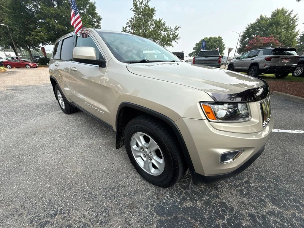 Used 2014 Beige Jeep Laredo image 9