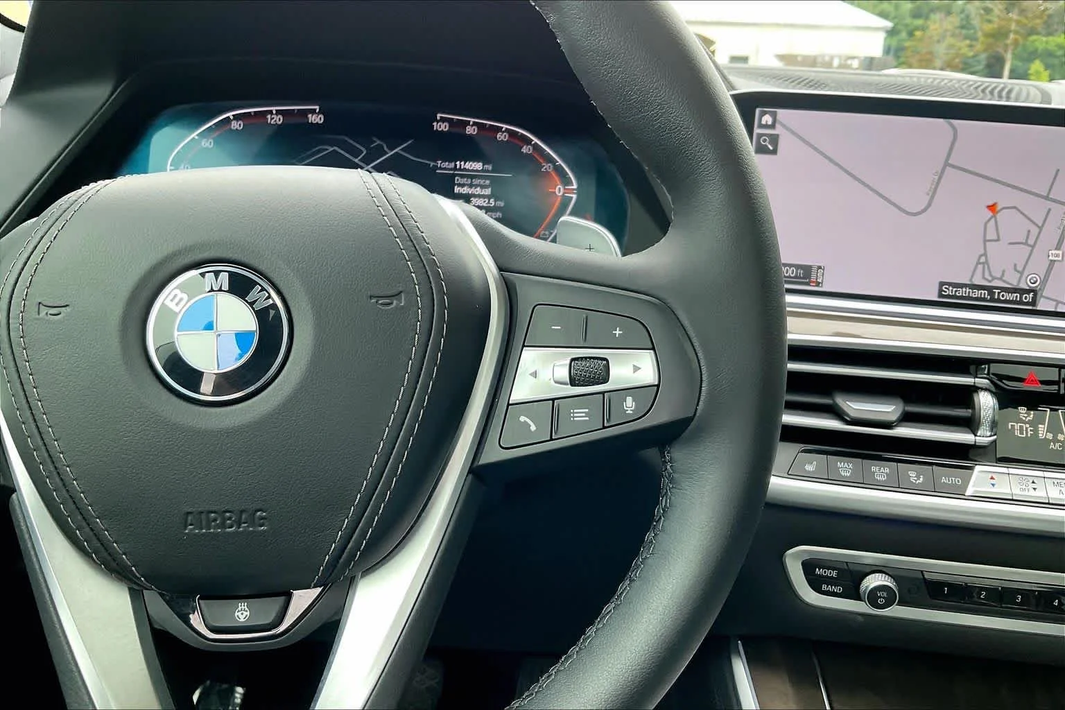 Used 2022 Black Sapphire Metallic BMW xDrive40i image 24
