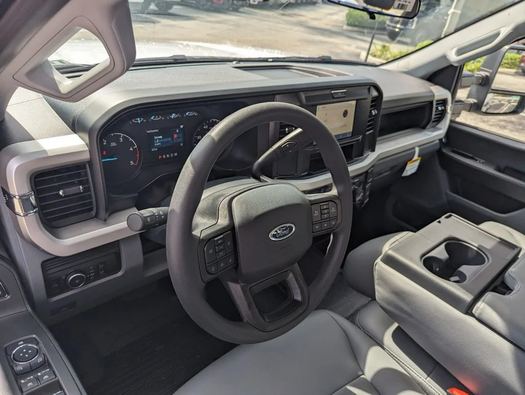 2026 Ford F-350 Super Duty XL - Photo 9