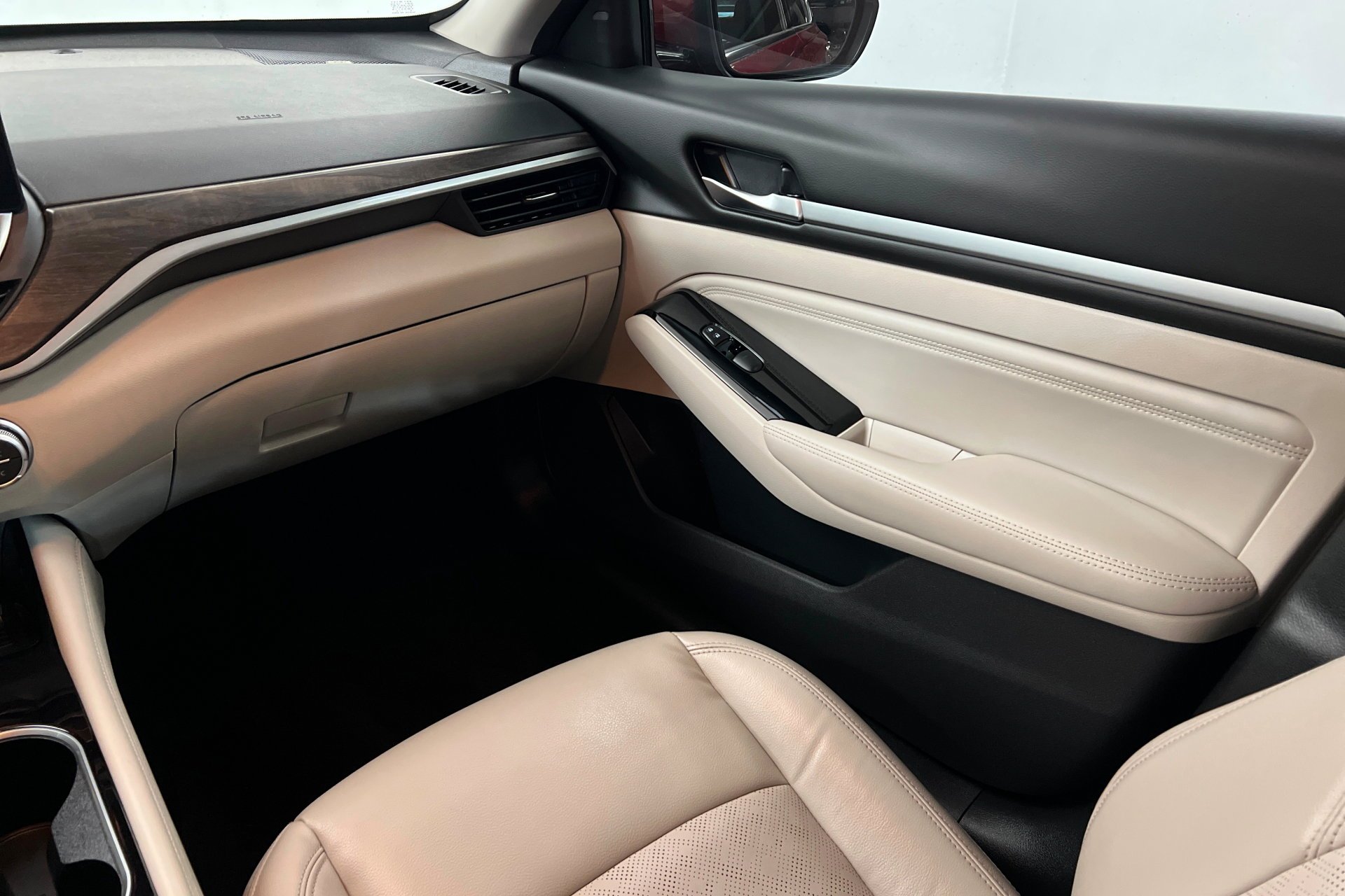 Used 2023 Scarlet Ember Tintcoat Nissan 2.5 SL image 11