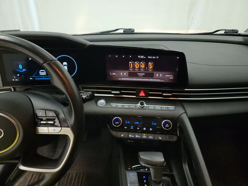 Used 2023 Black Hyundai SEL image 17