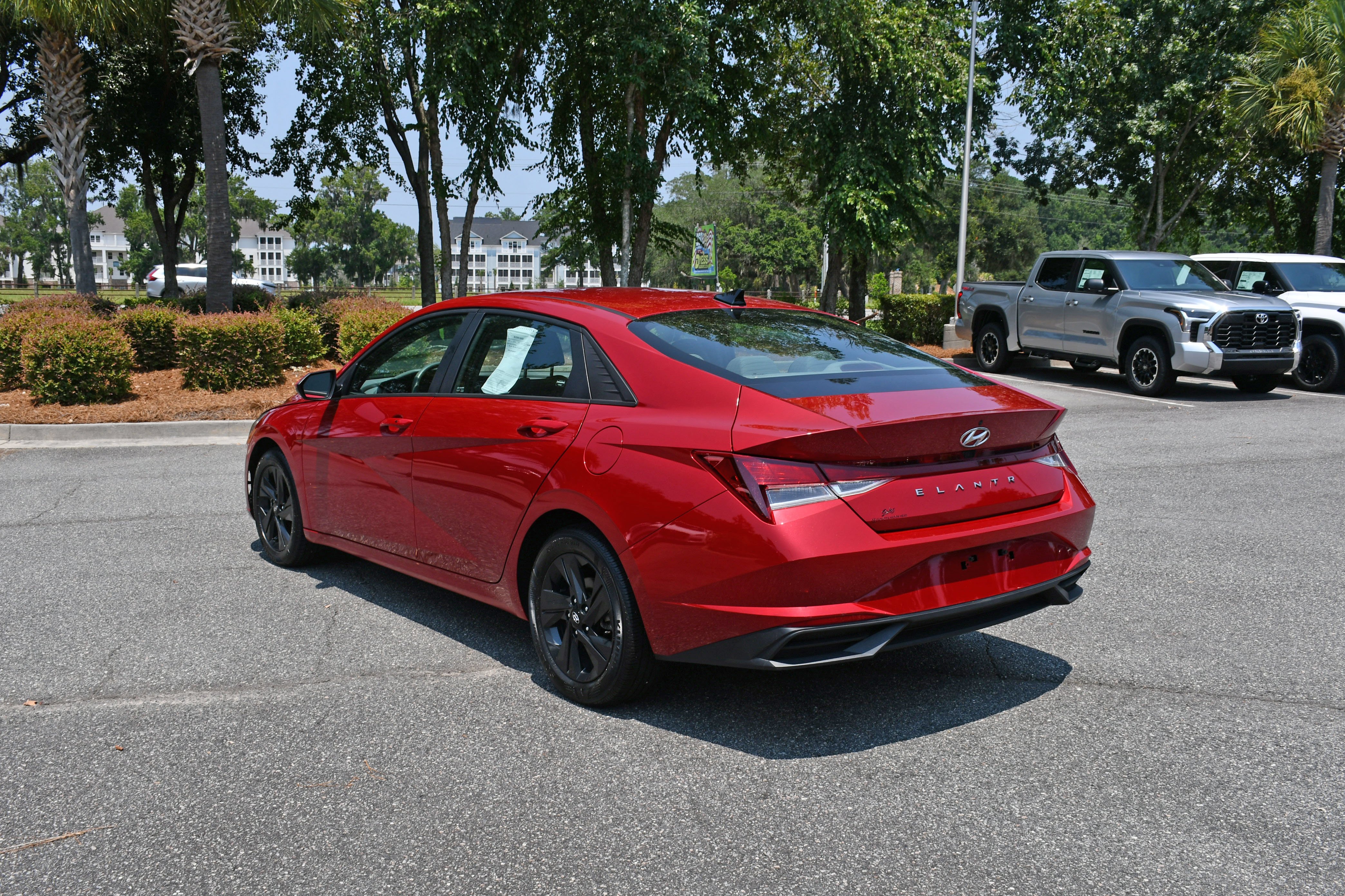 Used 2022 Red Hyundai SEL image 3