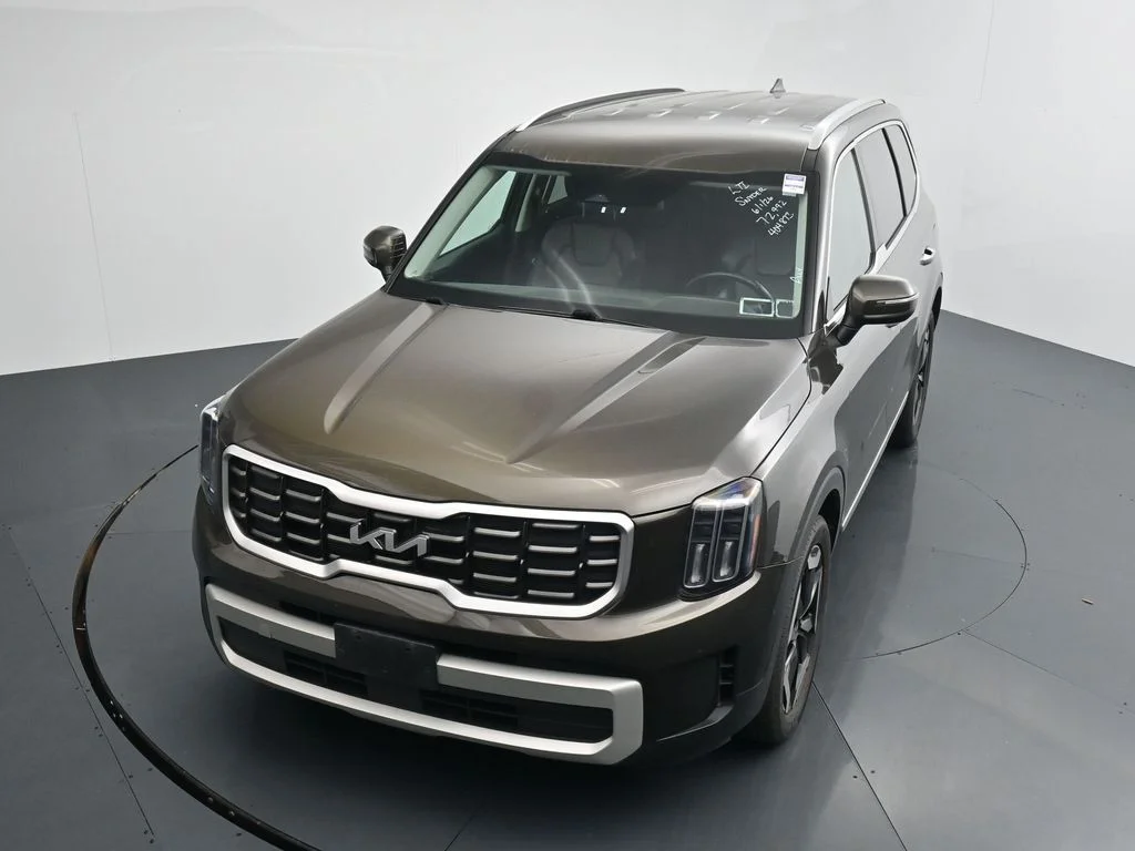 Used 2023 Green Kia S image 10