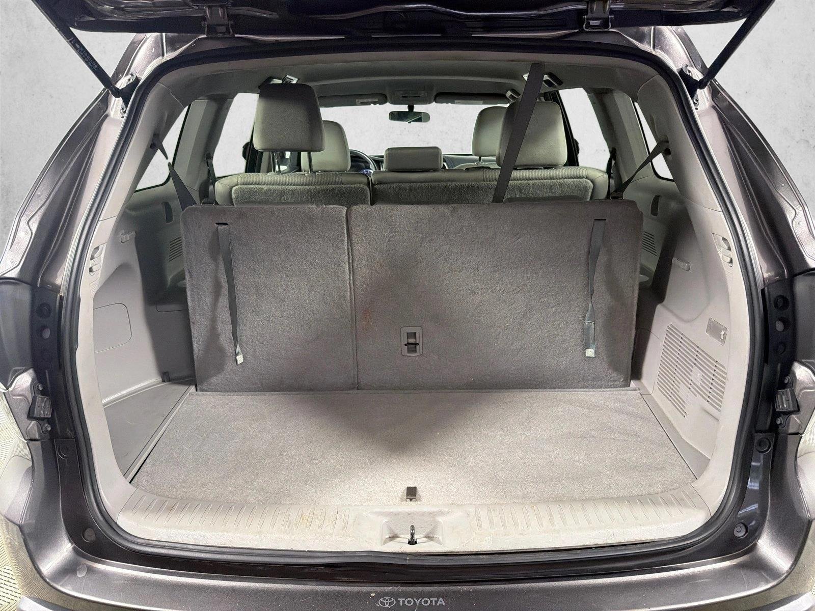 Used 2016 Predawn Gray Mica Toyota LE image 18