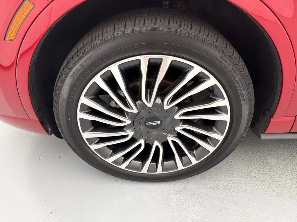 Used 2022 Red Lincoln Standard image 4