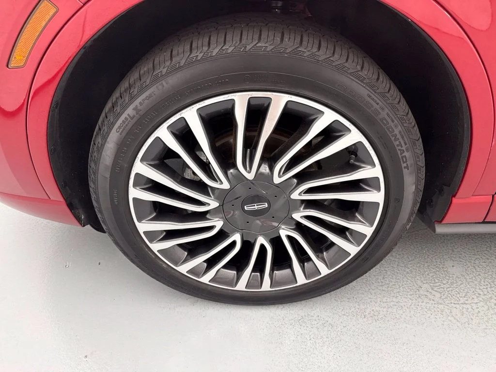 Used 2022 Red Lincoln Standard image 4