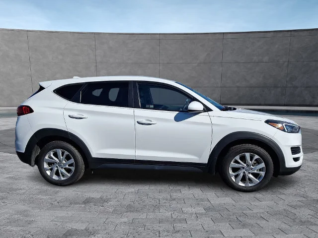 Used 2019 White Hyundai SE image 7
