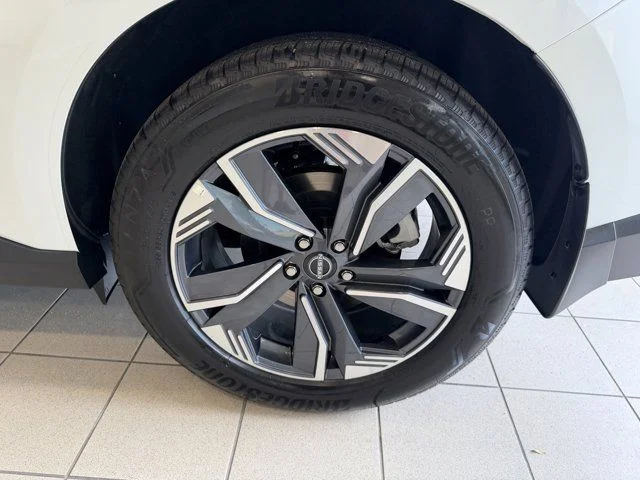Used 2026 White Nissan SL image 33