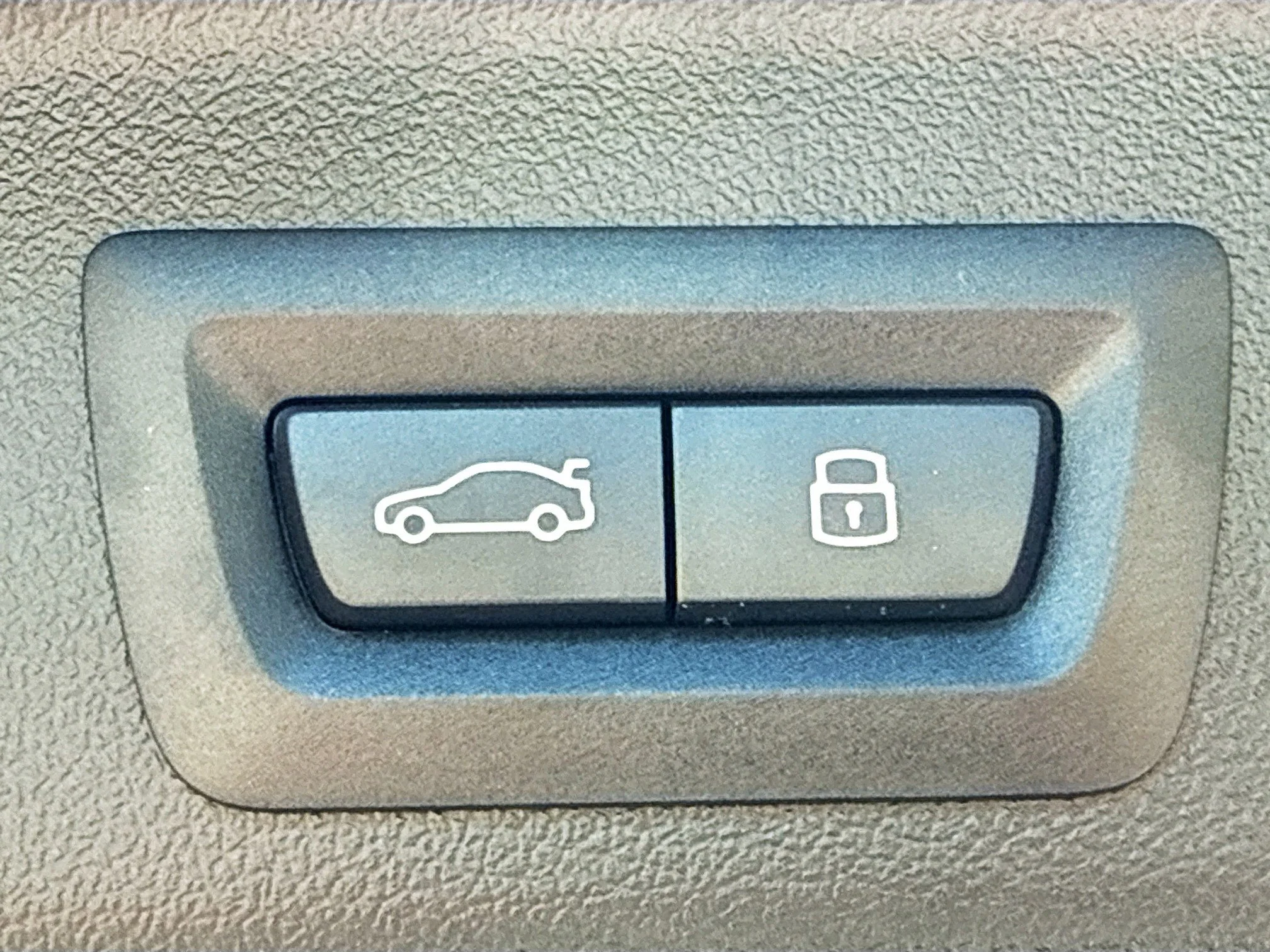 New 2026 Skyscraper Grey Metallic BMW sDrive40i image 13