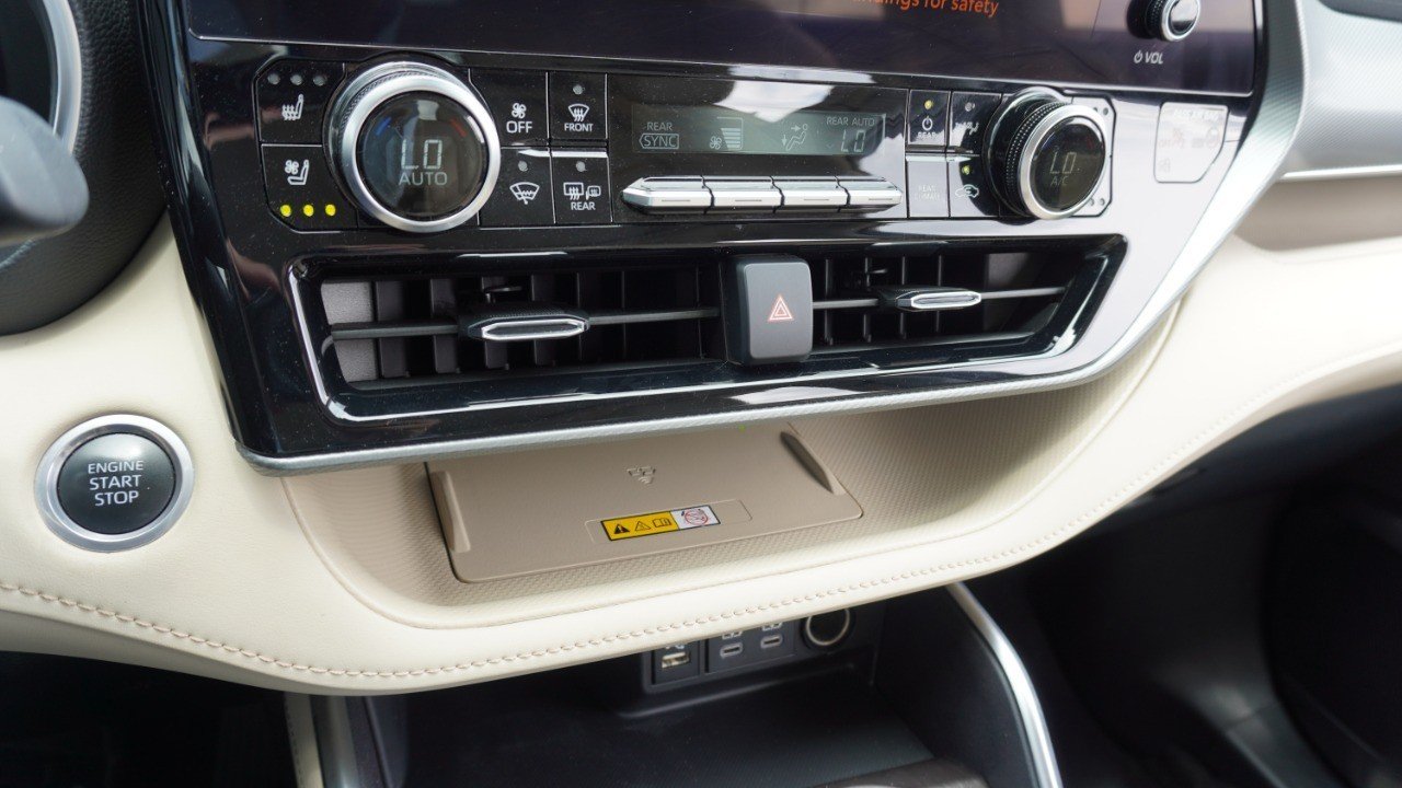 Used 2024 Blue Toyota Platinum image 18
