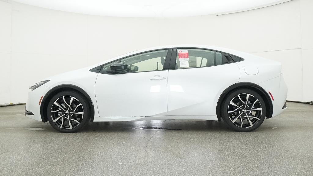 2025 Toyota Prius XSE - Photo 12