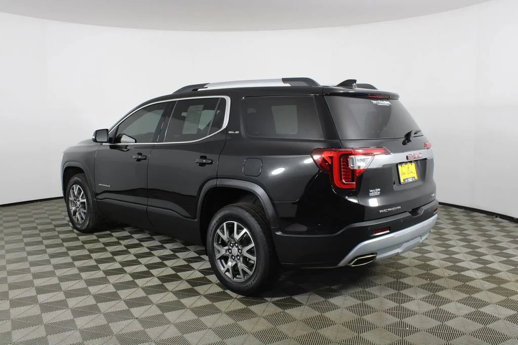Used 2023 Ebony Twilight Metallic GMC SLE image 4