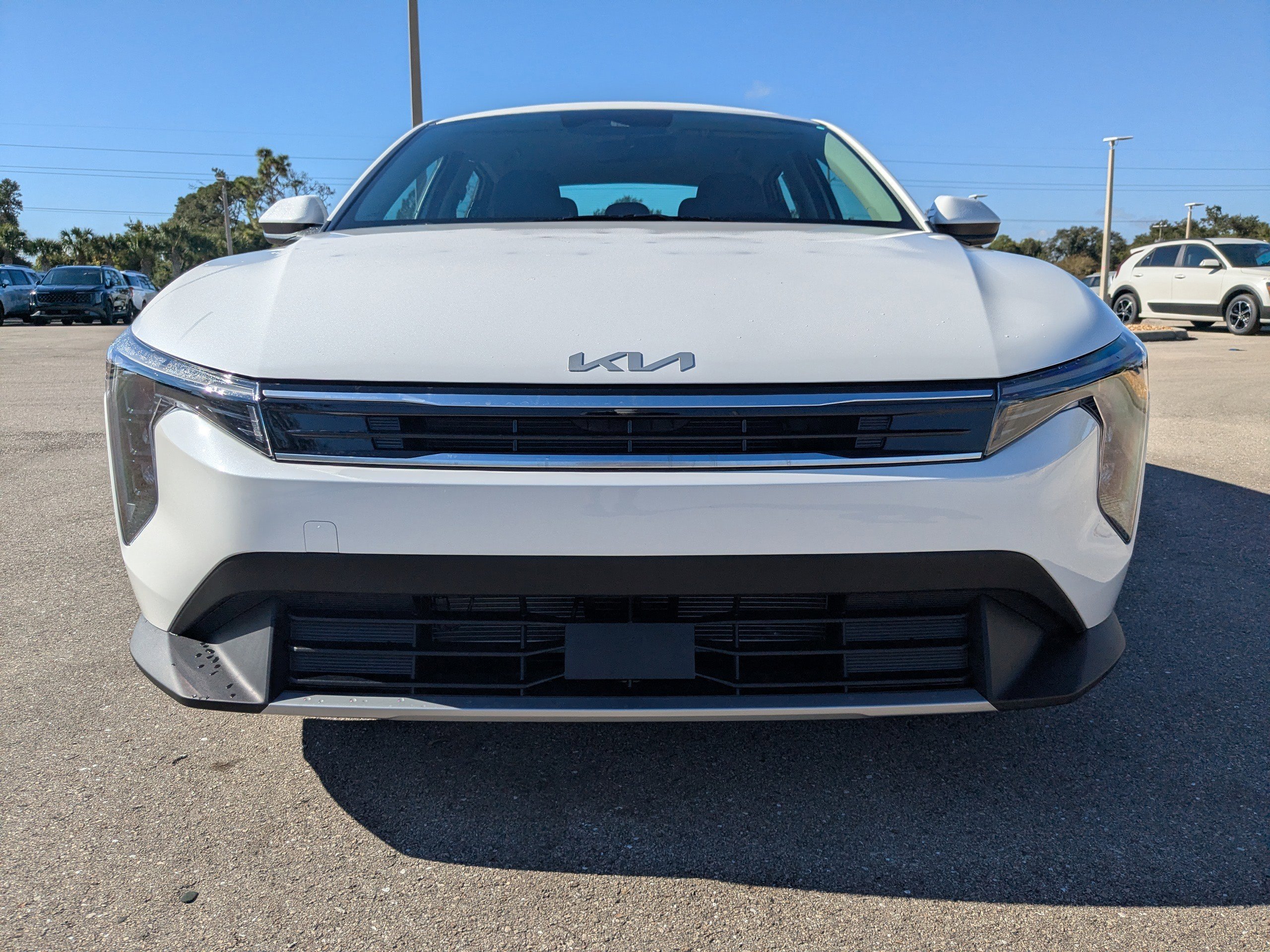 New 2025 Snow White Pearl Kia EX image 3