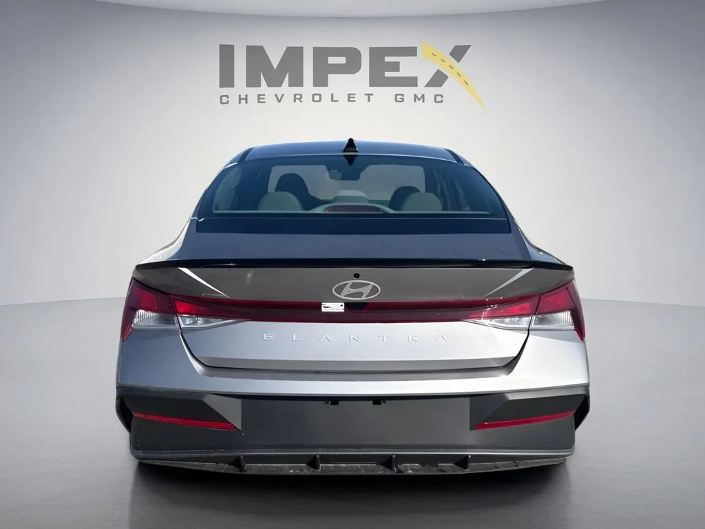 Used 2026 Silver Hyundai SEL Sport image 4