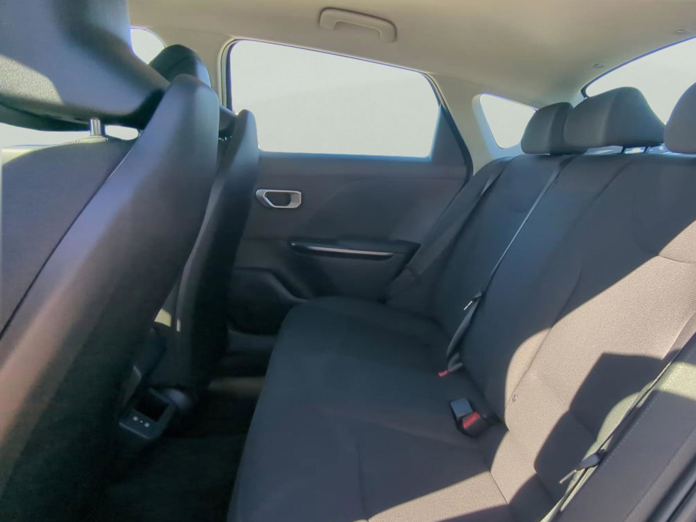 New 2026 Snow White Pearl Kia LXS image 22