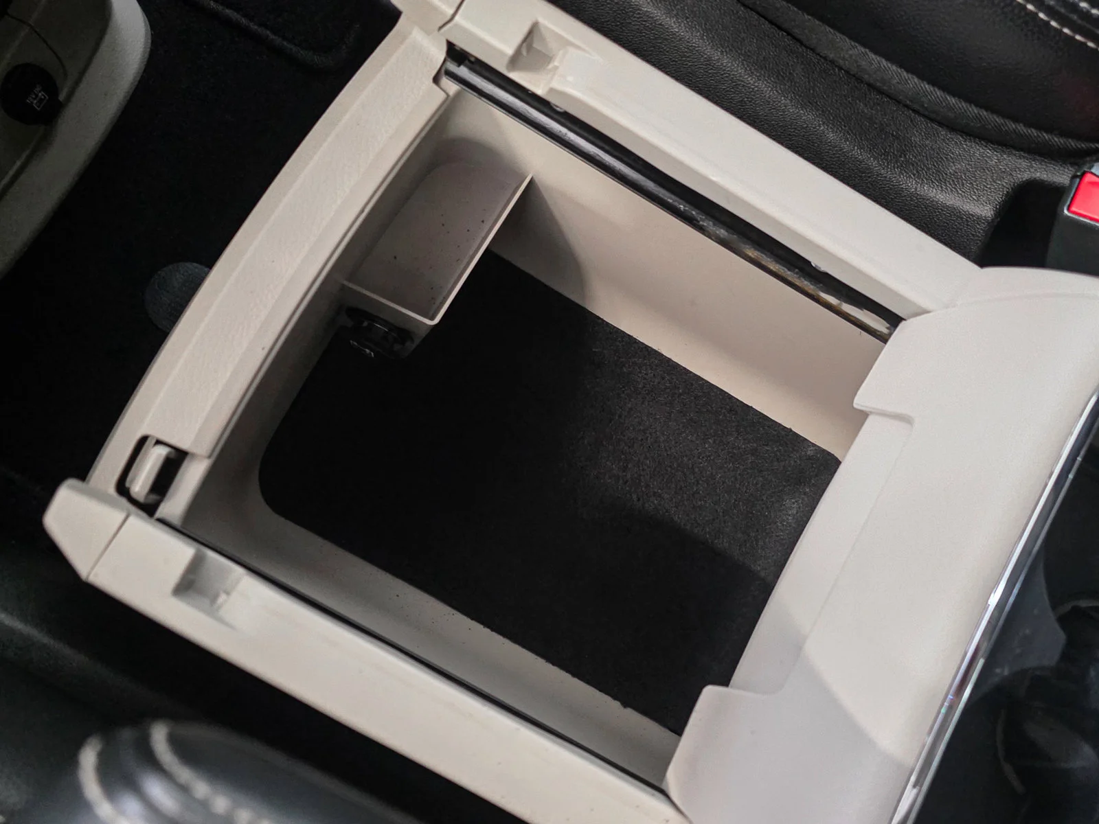 Used 2013 Black Chrysler Touring-L image 31