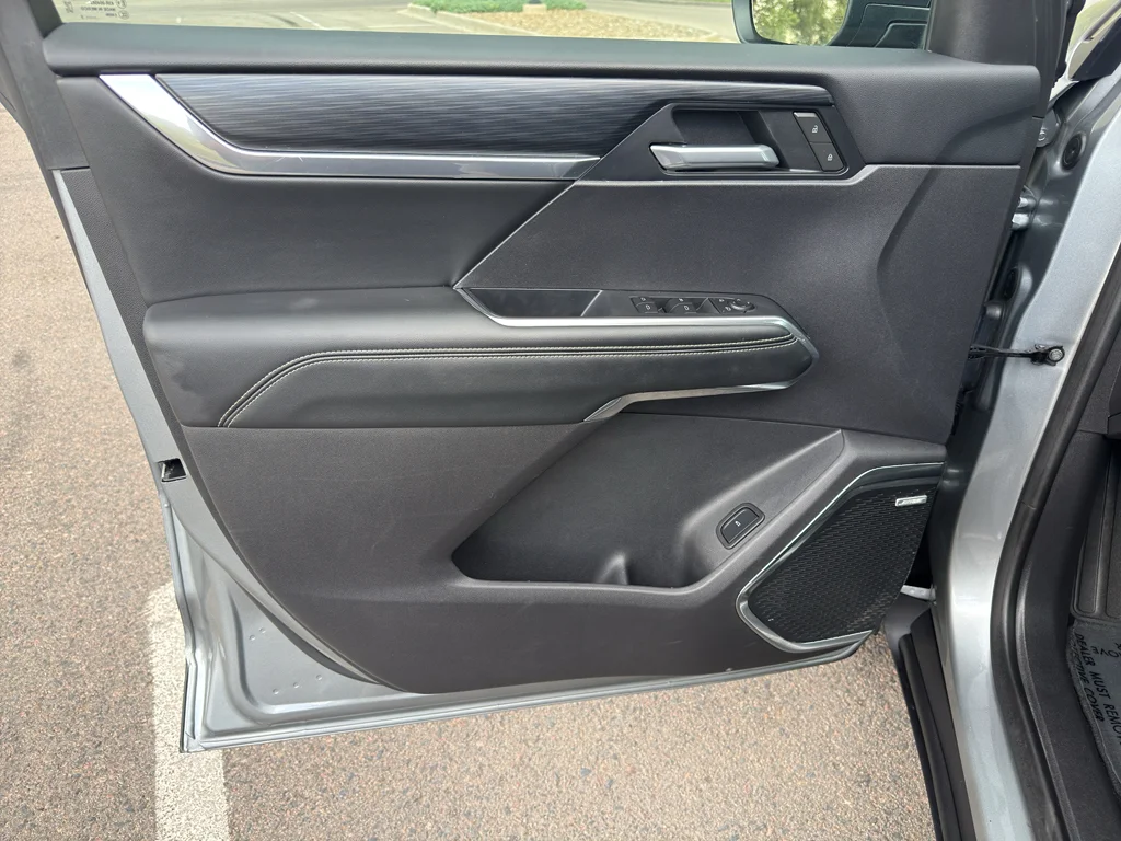 Used 2025 Sterling Metallic GMC AWD Elevation image 19