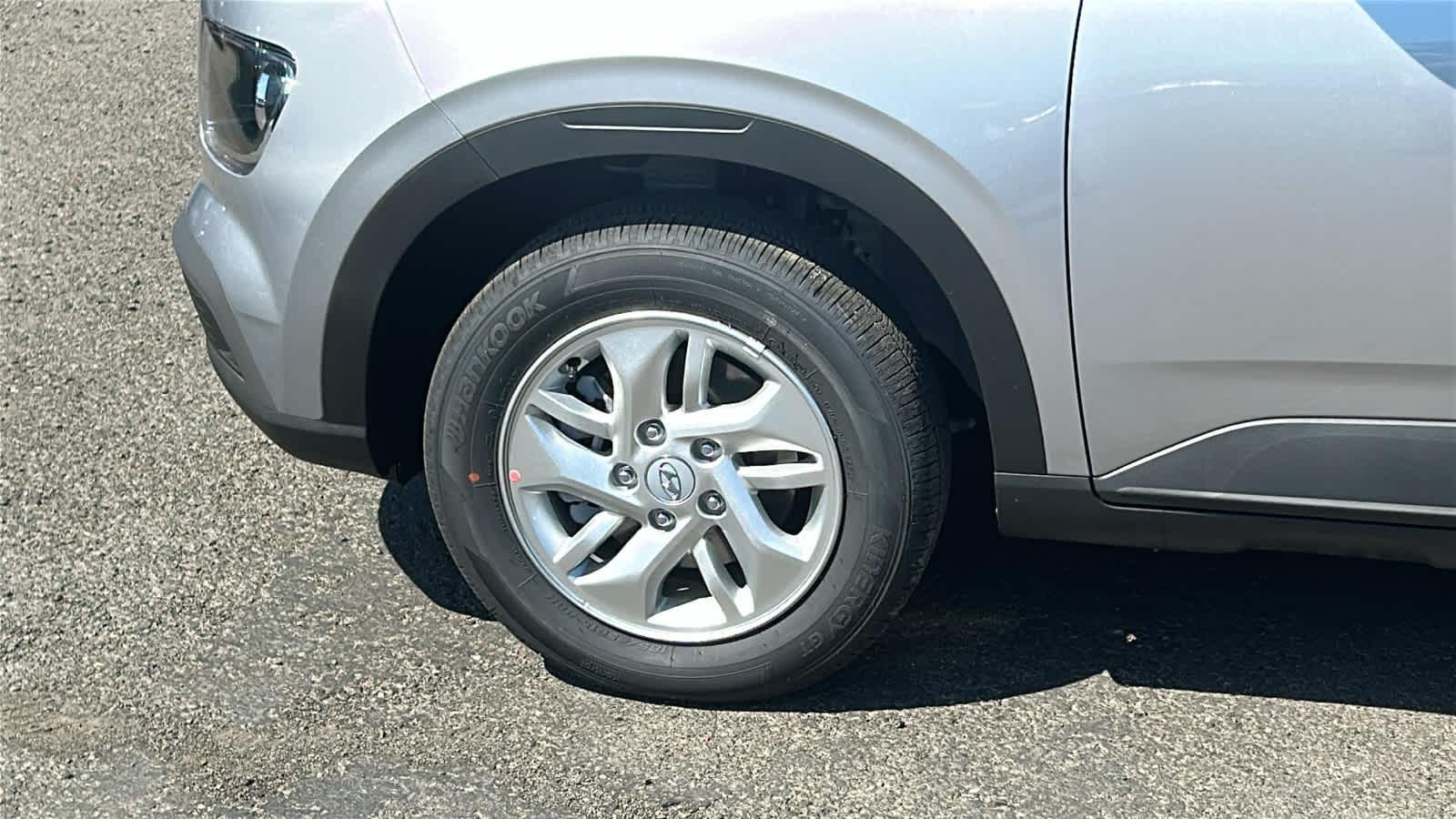 New 2026 Shimmering Silver Hyundai SE image 39