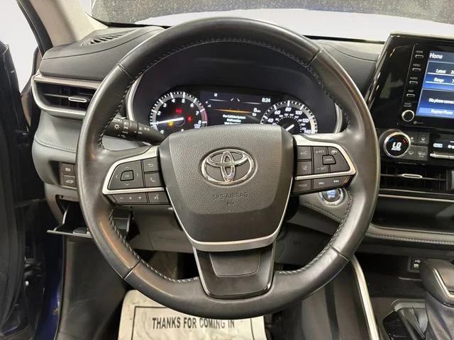 Used 2022  Toyota XLE image 5