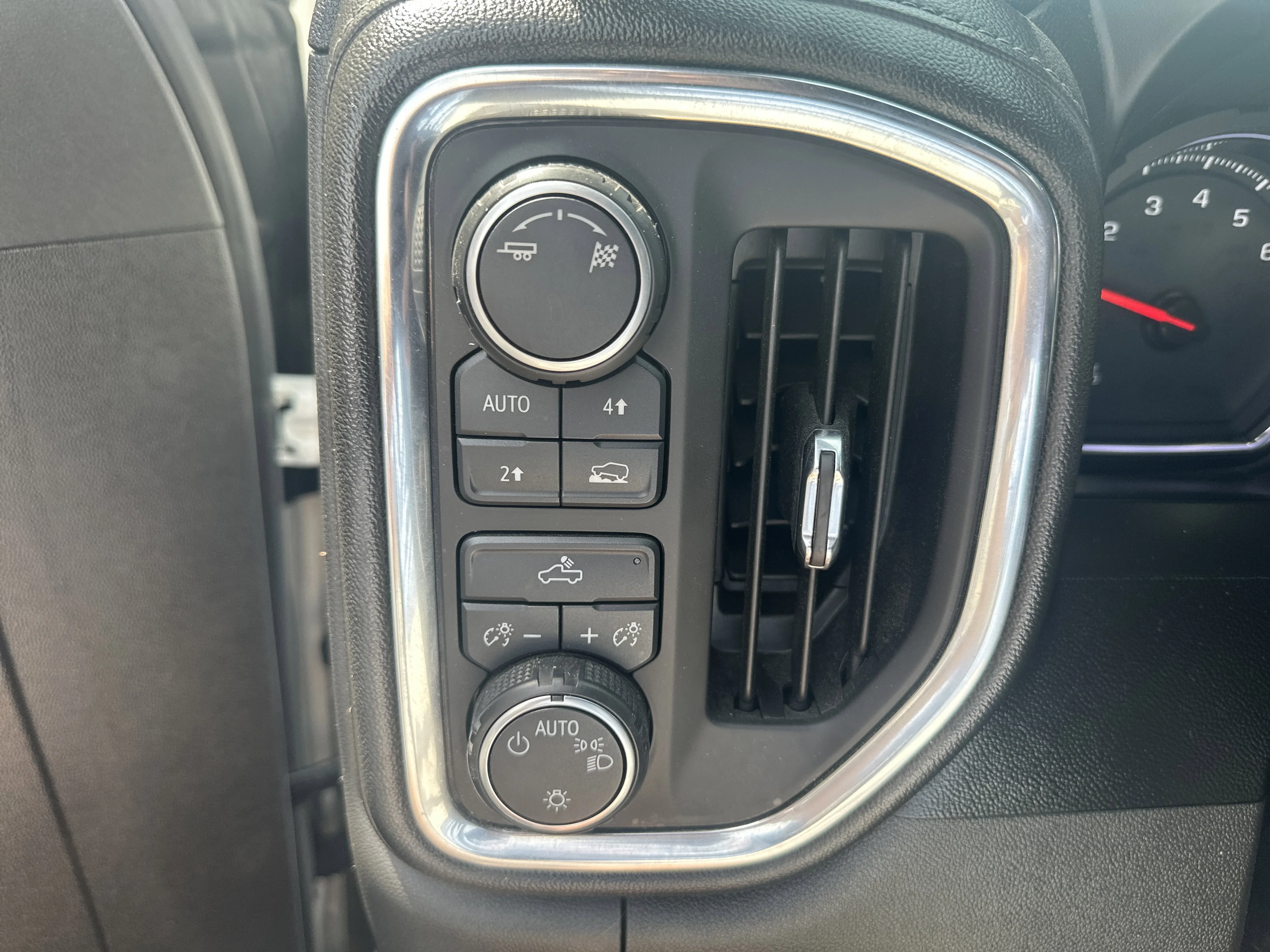 Used 2019 Summit White Chevrolet LT image 14