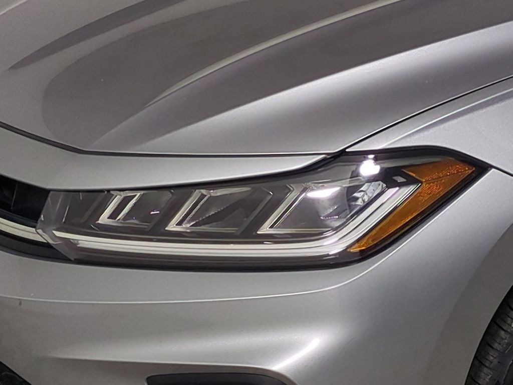 2025 Volkswagen Jetta SE - Photo 12