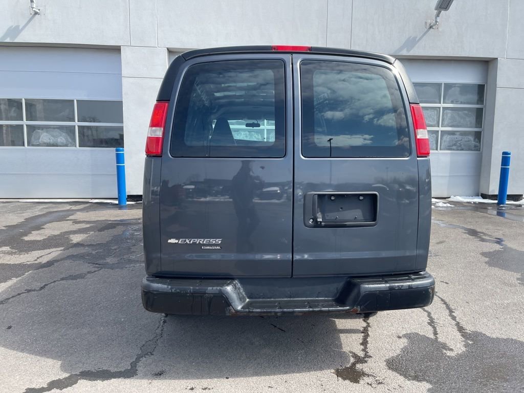 Used 2016 Cyber Gray Metallic Chevrolet 1WT image 6