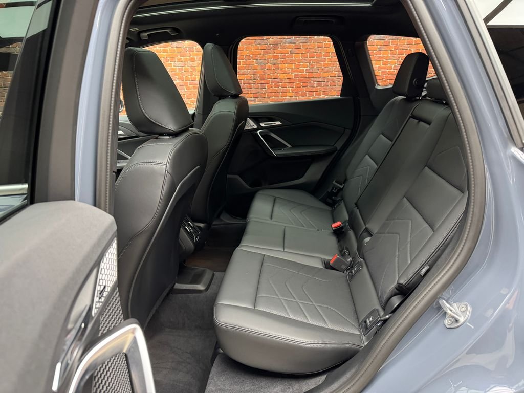 Certified Used 2025  BMW xDrive28i image 24