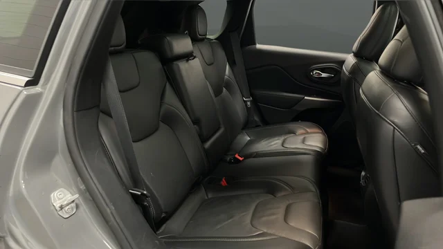 Used 2021 Sting-Gray Clearcoat Jeep Limited image 28