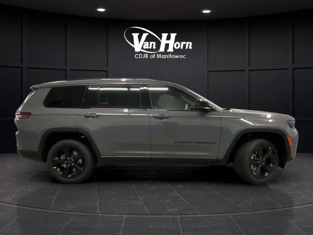 New 2027 Sting-Gray Clear-Coat Paint Jeep Limited image 8
