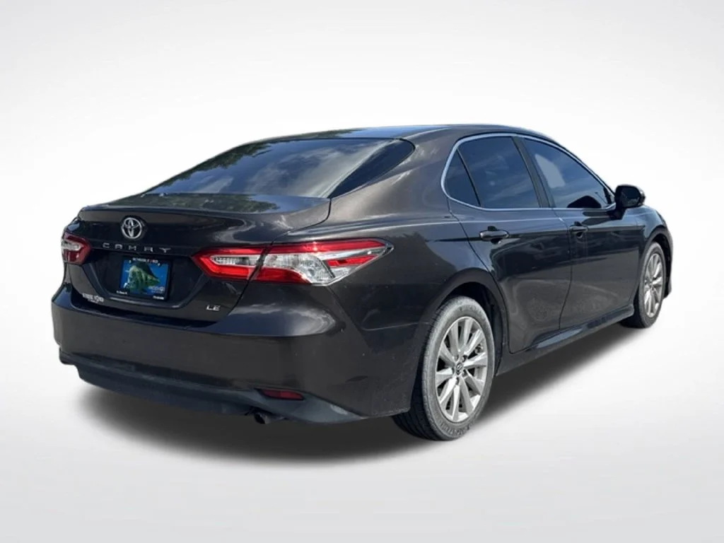 Used 2018 Gray Toyota LE image 5