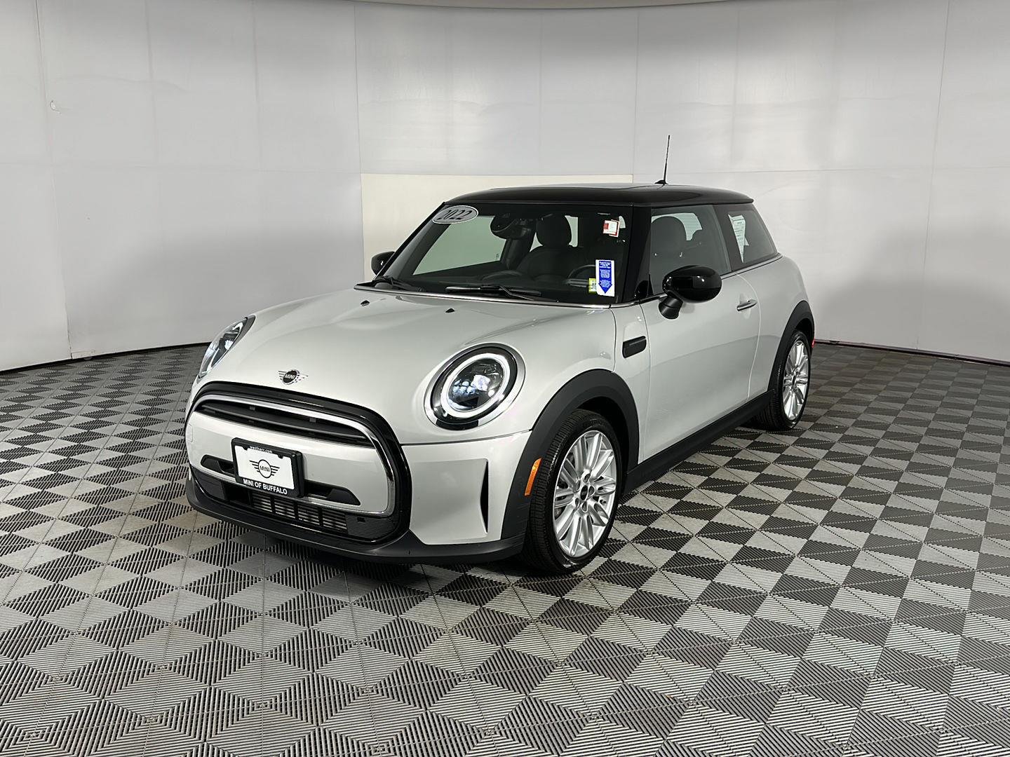 Used 2022 White Silver Metallic MINI Oxford Edition image 7