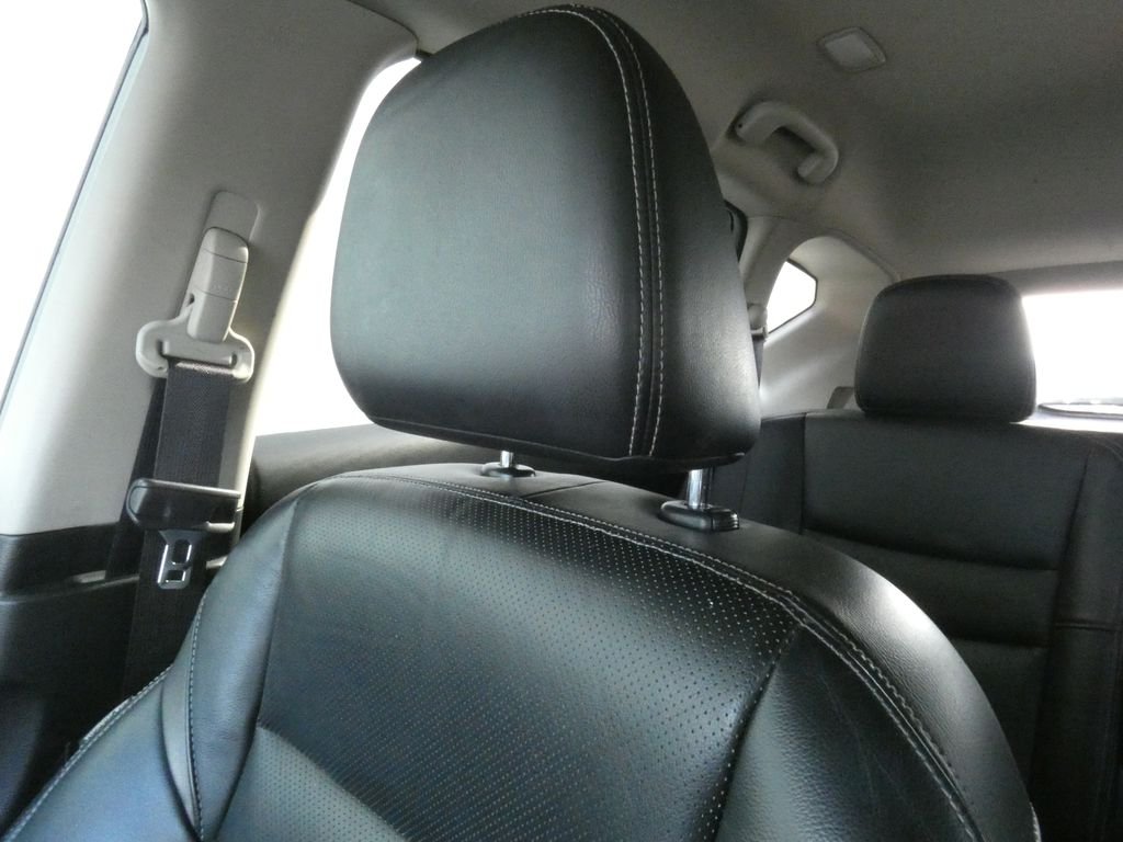 Used 2015 Silver Nissan SL image 28
