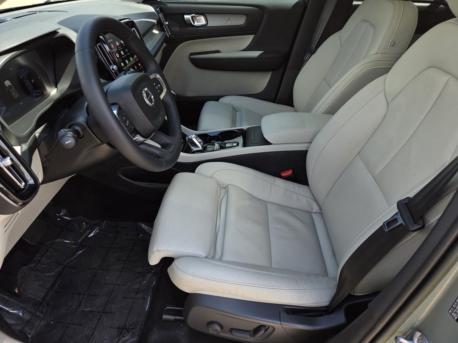 Used 2023 Sage Green Metallic Volvo Plus Bright Theme image 32