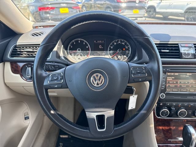 Used 2013 Candy White Volkswagen SEL image 22