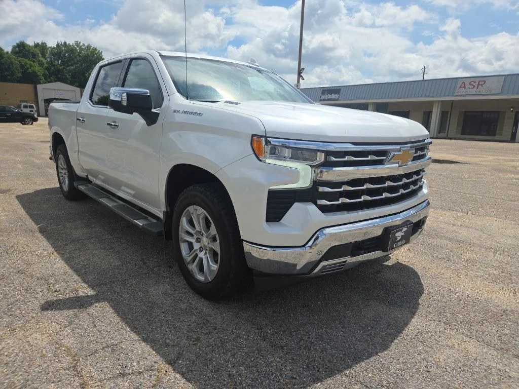 Used 2023 Iridescent Pearl Tricoat Chevrolet LTZ image 1