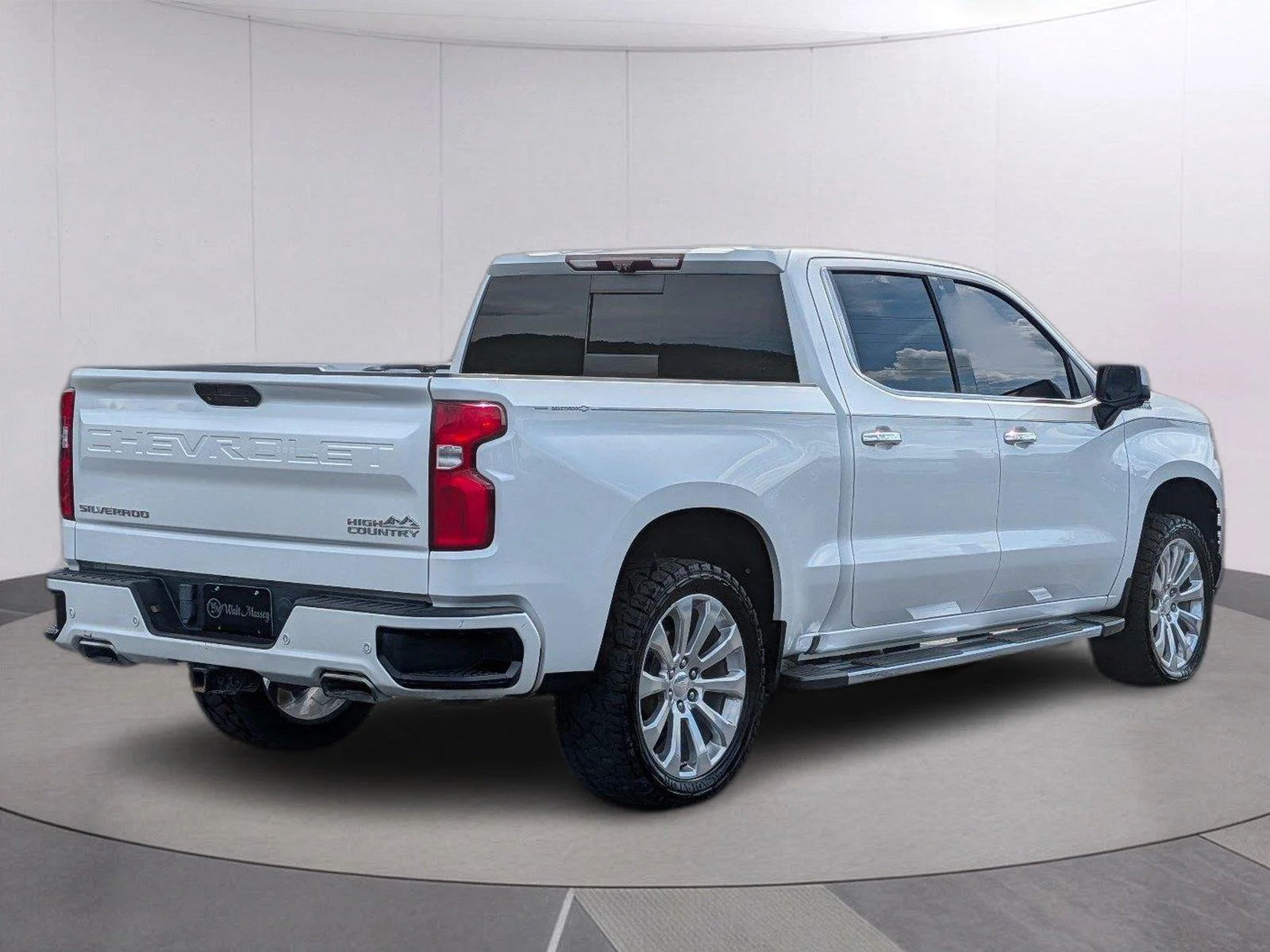 Used 2020 IRIDESCENT PEARL TRICOAT Chevrolet High Country image 6