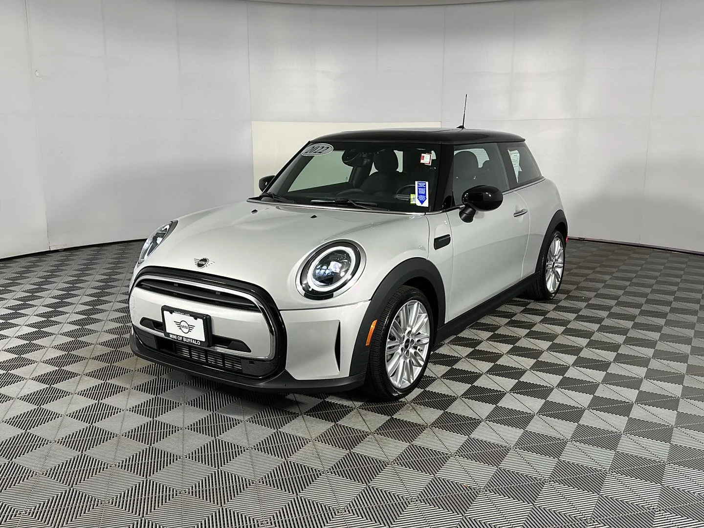 Used 2022 White Silver Metallic MINI Oxford Edition image 7
