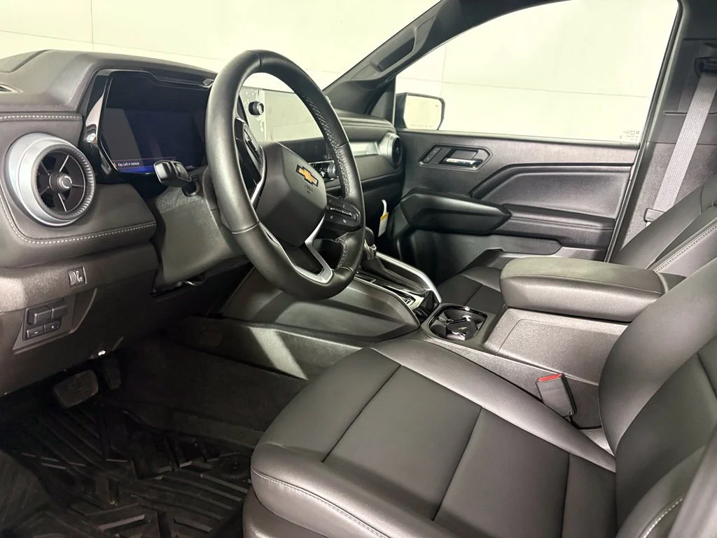 Used 2025 Gray Chevrolet LT image 27