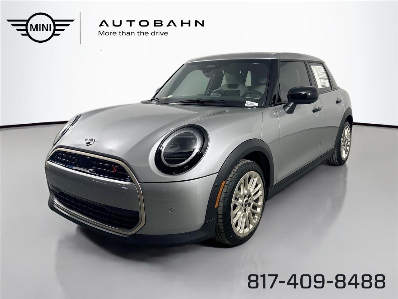 2025 MINI Hardtop Cooper S Signature's photo