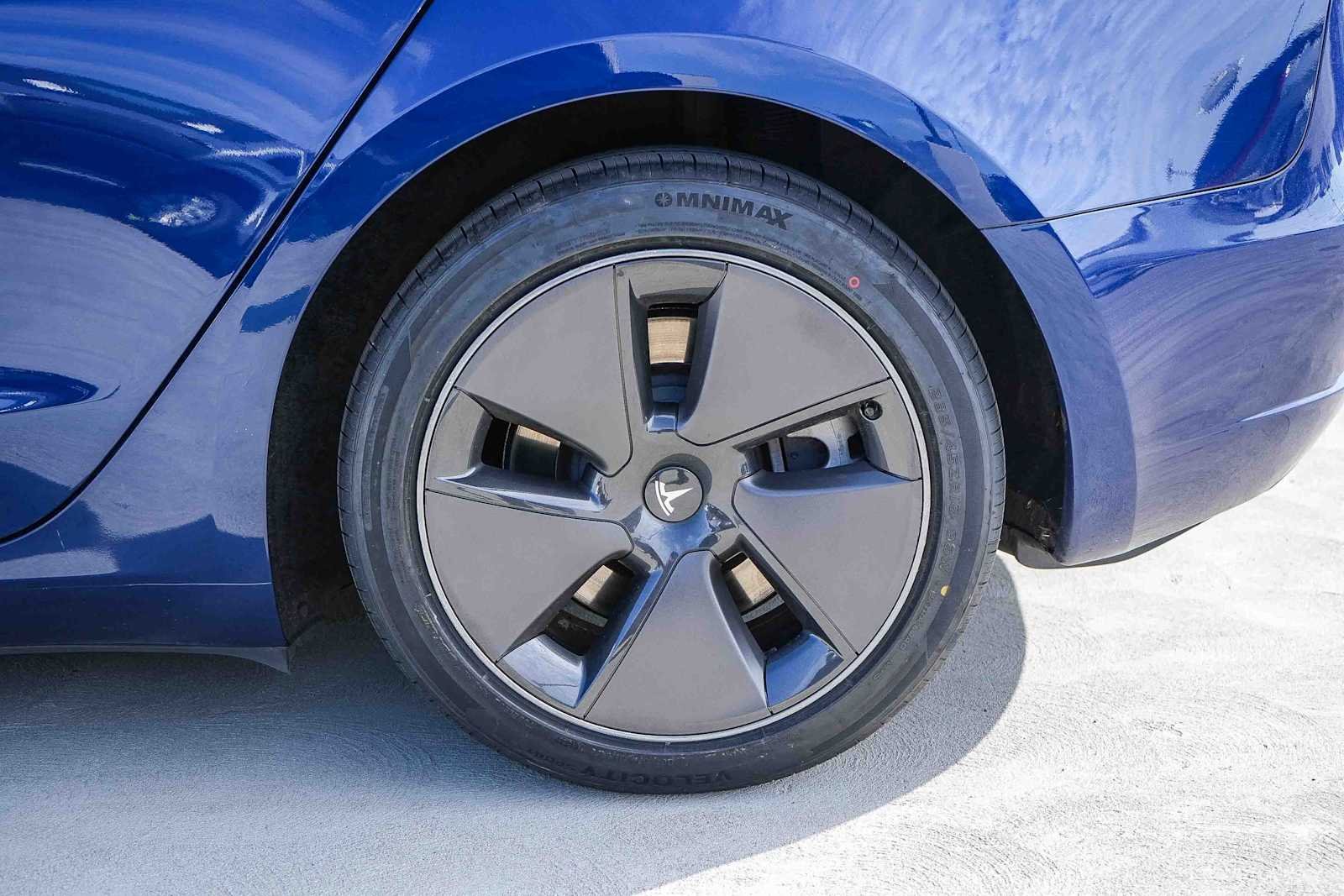 Used 2023  Tesla  image 10