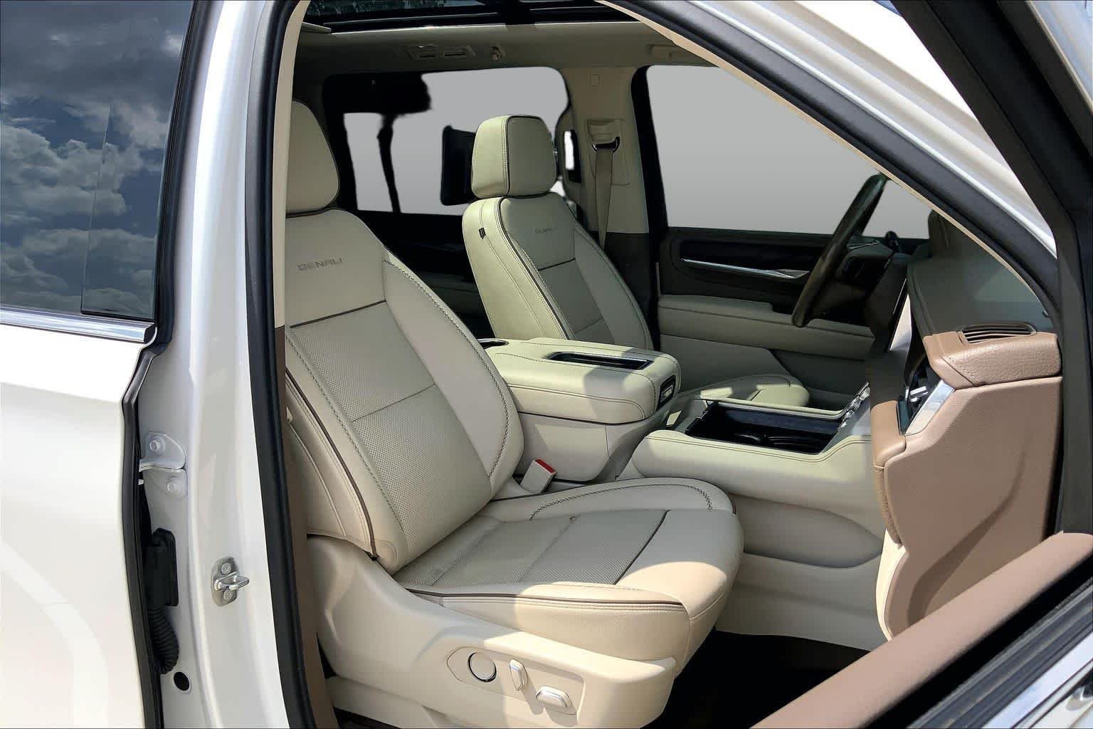 Used 2021 White Frost Tricoat GMC Denali image 9