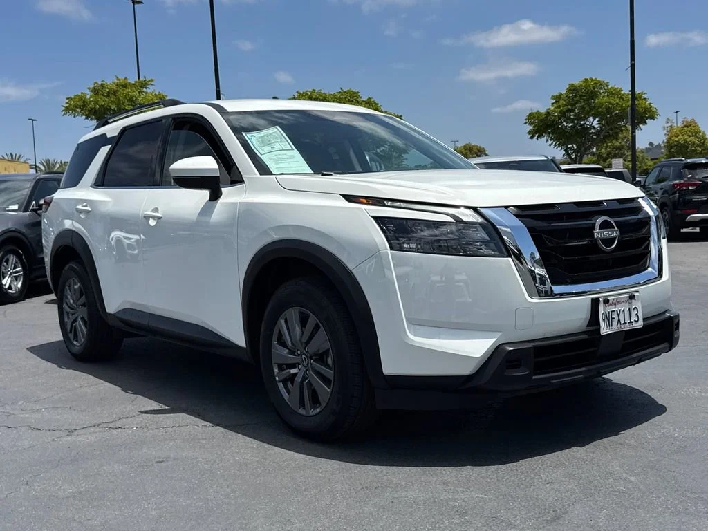Used 2024 White Nissan SV image 4
