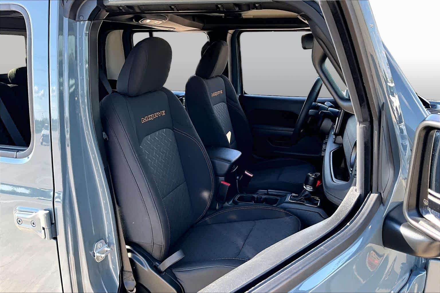 Used 2026 Anvil Clearcoat Jeep Mojave image 9