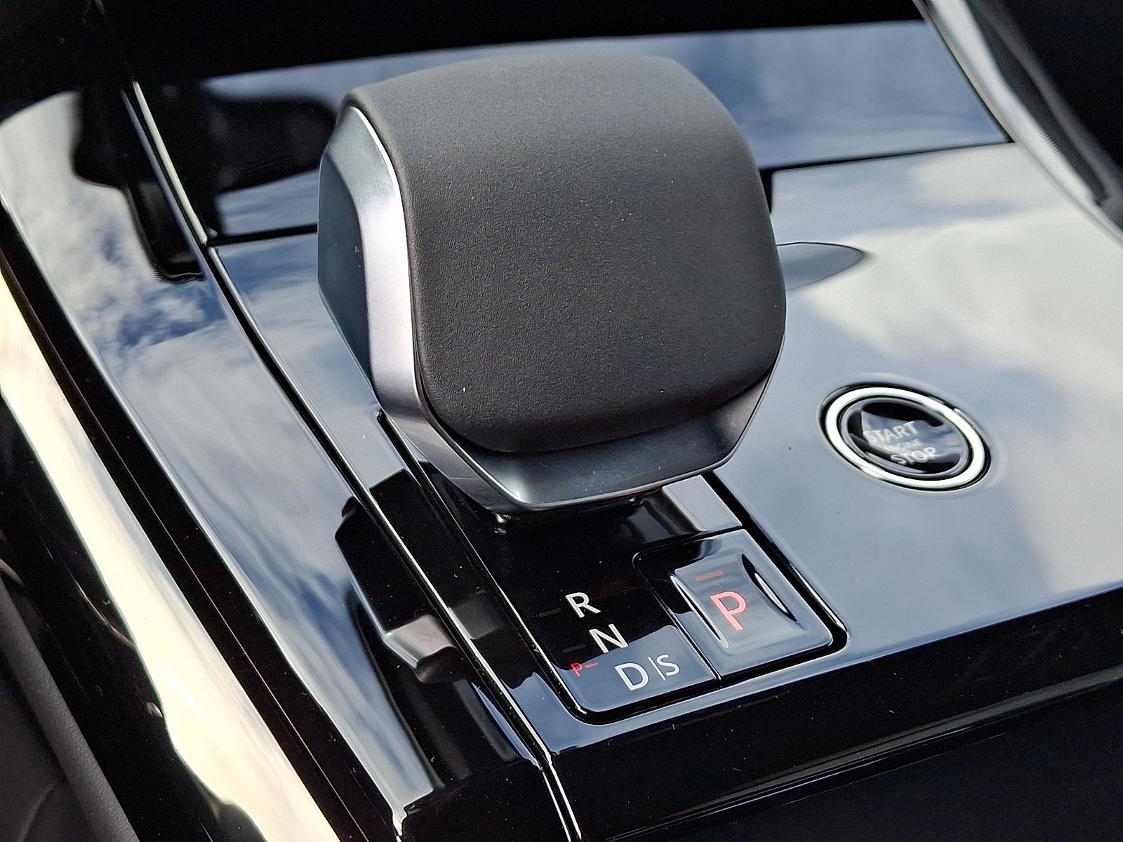 New 2027 Varesine Blue Land Rover Dynamic SE image 8