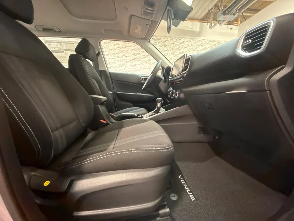 New 2026 Shimmering Silver Hyundai SEL image 12